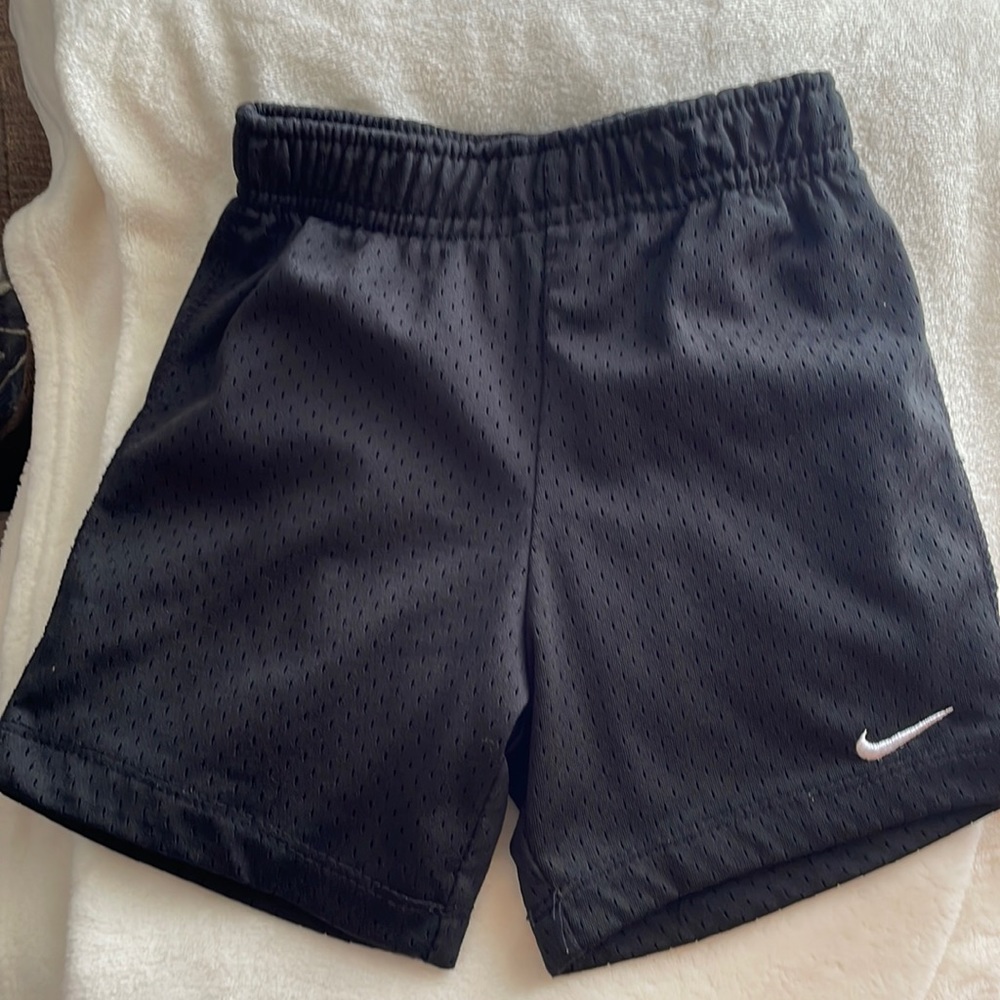 4/$15 Boys 18 month Nike shorts